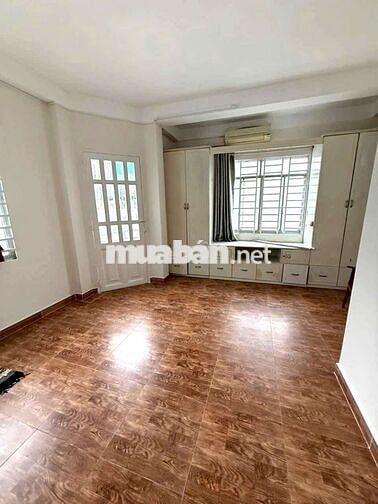 Cho thuê nhà  nguyên căn  góc  hẻm Dương Bá Trạc P1 Quận 8