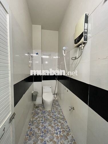 NHÀ 2 TẦNG - GIÁP QUẬN 6 - DT ; 5 X 10 - GIÁ NHỈNH ; 3 TỶ