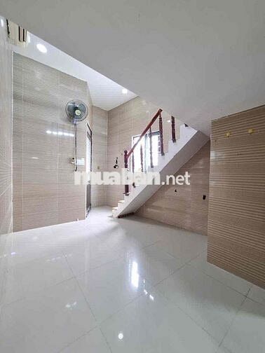 Gác Đúc Cửa Sổ - Ngã 4 Bảy Hiền - Lạc Long Quân