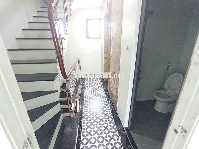 NHÀ HIẾM TRỊNH VĂN BÔ-40mX7TẦNG -PHÂN LÔ VỈA HÈ-THANG MÁY-OTO TRÁNH