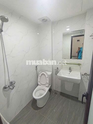 NHÀ HIẾM TRỊNH VĂN BÔ-40mX7TẦNG -PHÂN LÔ VỈA HÈ-THANG MÁY-OTO TRÁNH