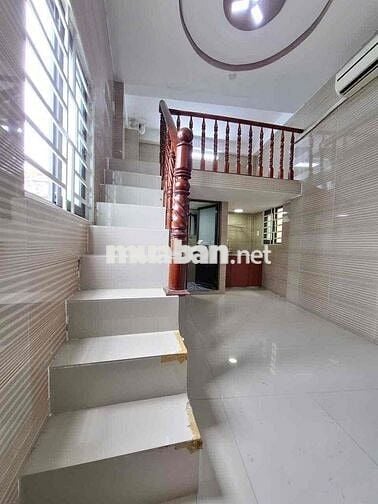 Gác Đúc Cửa Sổ - Ngã 4 Bảy Hiền - Lạc Long Quân