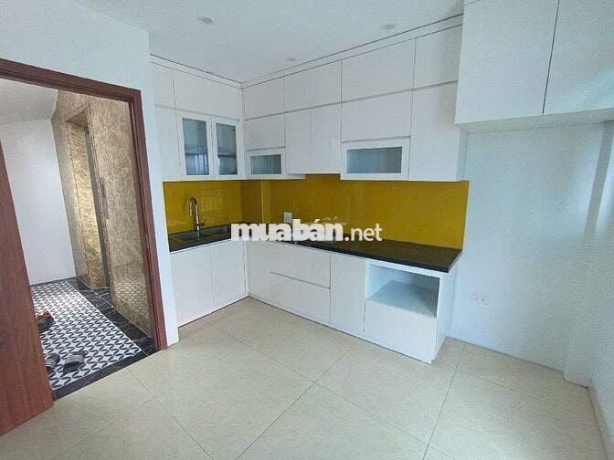 NHÀ HIẾM TRỊNH VĂN BÔ-40mX7TẦNG -PHÂN LÔ VỈA HÈ-THANG MÁY-OTO TRÁNH