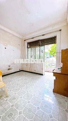 NHÀ MẶT TIỀN ĐƯỜNG SỐ RỘNG 8m TẠI Q4 - XE HƠI NGỦ TRONG NHÀ - KHU DCHH