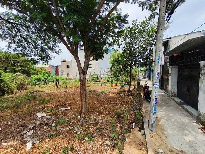 Bán lô đất 2 mặt tiền DT 1321m2 full thổ cư, kdc hiện hữu thông thoáng