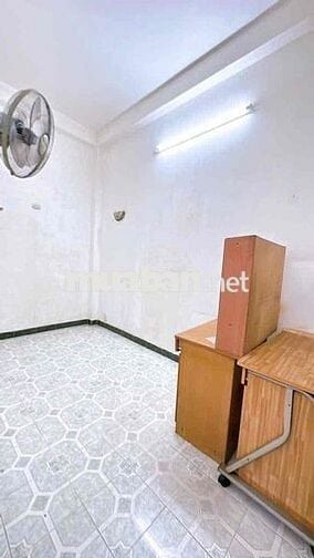 NHÀ MẶT TIỀN ĐƯỜNG SỐ RỘNG 8m TẠI Q4 - XE HƠI NGỦ TRONG NHÀ - KHU DCHH