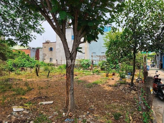 Bán lô đất 2 mặt tiền DT 1321m2 full thổ cư, kdc hiện hữu thông thoáng