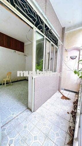 NHÀ MẶT TIỀN ĐƯỜNG SỐ RỘNG 8m TẠI Q4 - XE HƠI NGỦ TRONG NHÀ - KHU DCHH