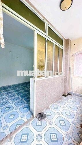 NHÀ MẶT TIỀN ĐƯỜNG SỐ RỘNG 8m TẠI Q4 - XE HƠI NGỦ TRONG NHÀ - KHU DCHH