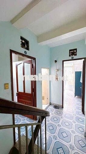 NHÀ MẶT TIỀN ĐƯỜNG SỐ RỘNG 8m TẠI Q4 - XE HƠI NGỦ TRONG NHÀ - KHU DCHH