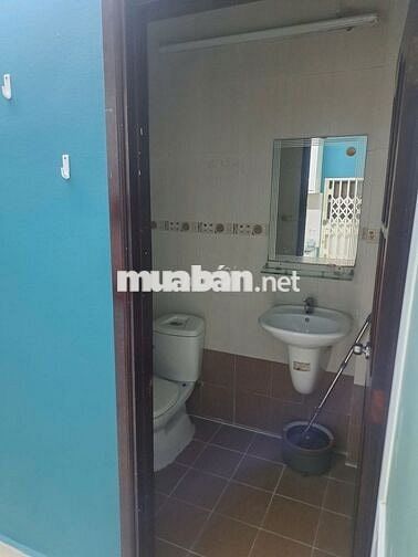 Nhà cho thuê nguyên căn 752/14 Lạc Long Quân. hẻm 6m . DT: 4 x 13m, 1L