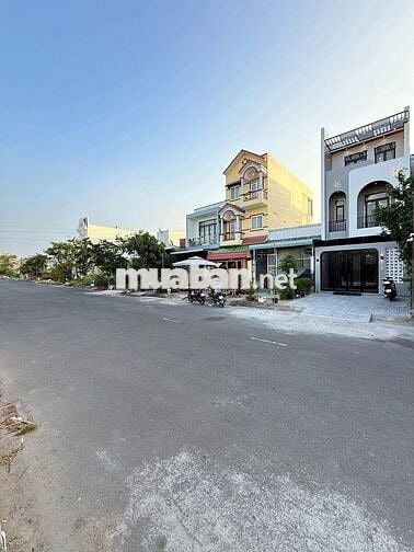 Bán nhà mới giá *** khu trung tâm hành chính TPCT