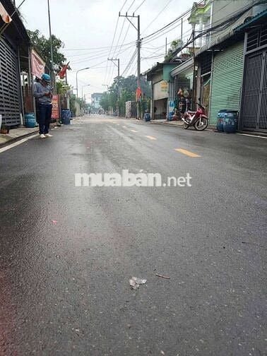 Nhà mặt tiền nhựa giá tốt dĩ an