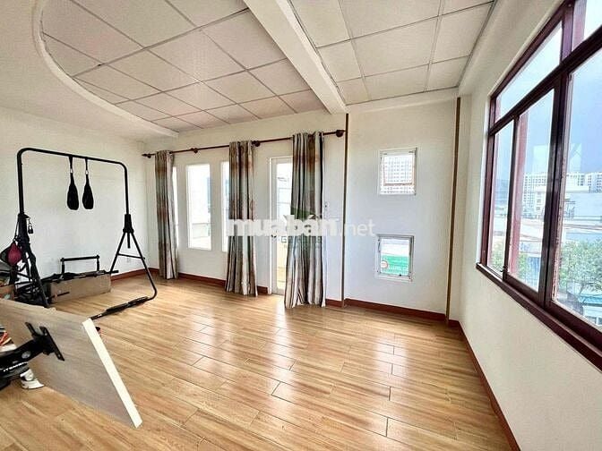 CHO THUÊ NHÀ KINH DOANH 3 TẦNG 7 PHÒNG  SIÊU RỘNG MẶT ĐƯỜNG LÊ HỒNG PH