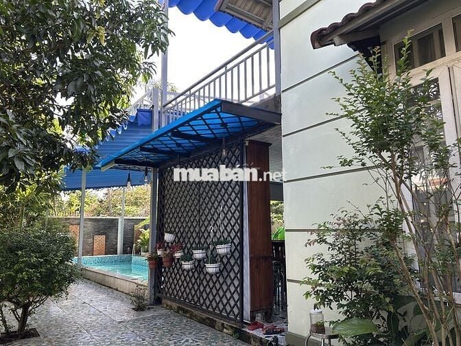 Bán biệt thự phố đường rộng, diện tích lớn, cây xanh, nội thất đầy đủ.