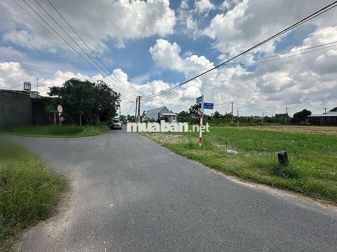 SIÊU PHẨM 2025 NỀN TP.HCM.Đường nhựa 3 mặt tiền– Dt 5x22m-SHR.💰 1tyxx