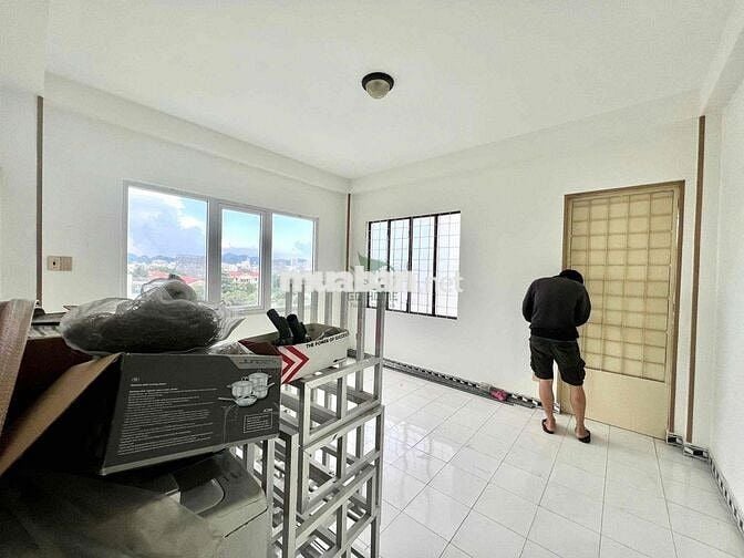 CHO THUÊ NHÀ KINH DOANH 3 TẦNG 7 PHÒNG  SIÊU RỘNG MẶT ĐƯỜNG LÊ HỒNG PH