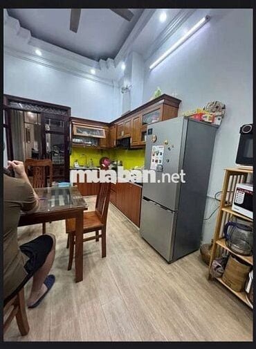 Tôi cần bán nhà 5tầng mặt phố Hoa Bằng Cầu Giấy.