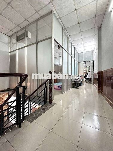 BÁN GẤP NHÀ ĐẸP ÔTÔ ĐỖ CỬA N 4 x DÀI 18 (79 M2) TÂN THỚI HIỆP  QUẬN 12