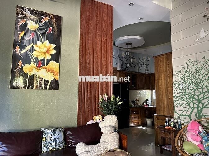 Bán biệt thự phố đường rộng, diện tích lớn, cây xanh, nội thất đầy đủ.