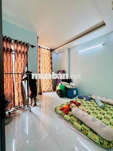 Nhà Có Sân Trồng Cây DT 8x10 1Trệt 1Lầu 2Pn 2Wc Hẻm Ôtô Ngay Chung Cư