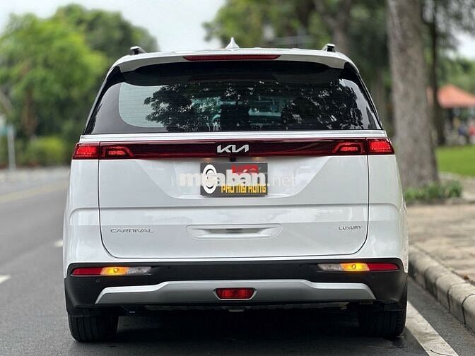 Kia Carnival 2024 Luxury 8 chỗ 11.000km Như Xe Mới