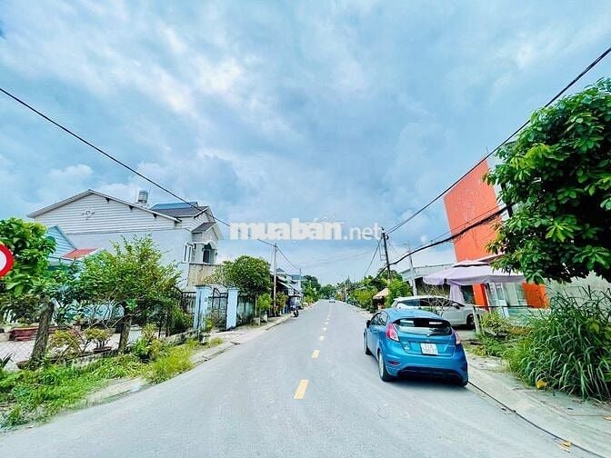 CHÚ NAM GỬI BÁN GIÚP LÔ ĐẤT 210M2 NGANG 10M SAU LƯNG BV ĐA KHOA CỦ CHI