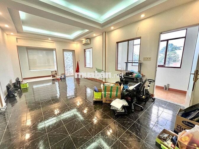 CHO THUÊ NHÀ KINH DOANH 3 TẦNG 7 PHÒNG  SIÊU RỘNG MẶT ĐƯỜNG LÊ HỒNG PH