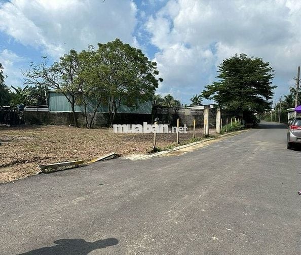 SIÊU PHẨM 2025 NỀN TP.HCM.Đường nhựa 3 mặt tiền– Dt 5x22m-SHR.💰 1tyxx