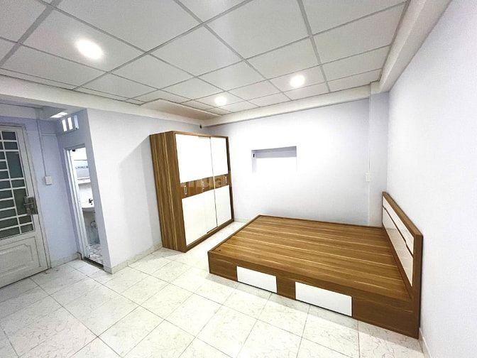 Hẻm ôtô CMT8 Q10 (ngang 4 X16m) Cn 64m2, 3 tầng, 6 phòng ngủ,6 wc. 