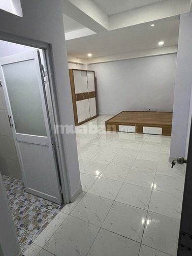 Hẻm ôtô CMT8 Q10 (ngang 4 X16m) Cn 64m2, 3 tầng, 6 phòng ngủ,6 wc. 