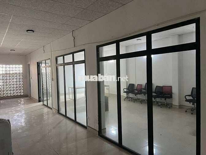 Nhà trống suốt 200m2, ngang 10m kiệt oto vào ra Phạm Như Xương