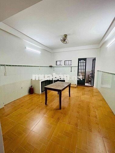 NHÀ 90M2 1T1L 2PN 2WC, SẴN MÁY LẠNH, SÂN ĐẬU OTO, GẦN CHỢ THỦ ĐỨC