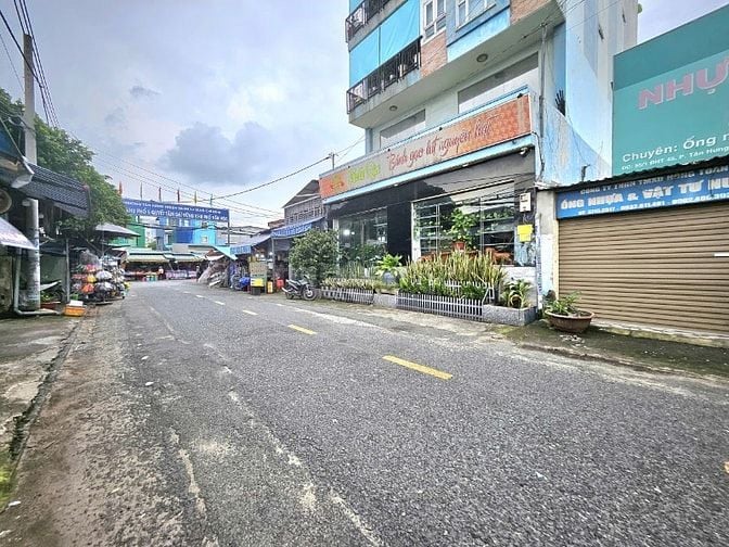 Nhà mặt tiền chợ Cây Sộp, Đông Hưng Thuận quận 12- 6,5m x 25m- 12 tỷ 5