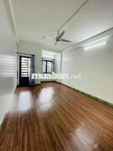 NHÀ 90M2 1T1L 2PN 2WC, SẴN MÁY LẠNH, SÂN ĐẬU OTO, GẦN CHỢ THỦ ĐỨC