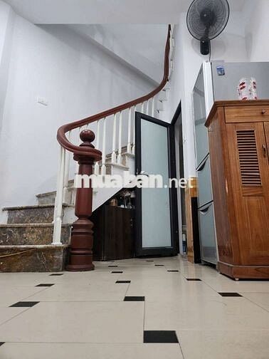 Cho thuê nhà ngọc thụy long biên 30m 4 tầng 2 ngủ đủ đồ giá 8 triệu