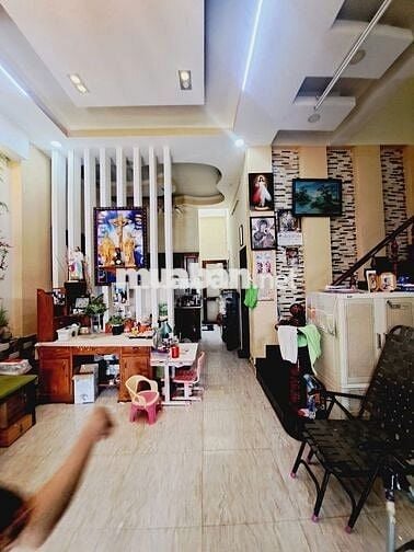 BIỆT THỰ MINI 2 TẦNG – CHỦ XÂY TÂM HUYẾT, GẦN TRƯỜNG HỌC, HÓC MÔN