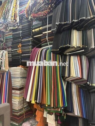 VỀ HƯU - CẦN SANG SẠP ĐÔI GÓC HÀNG VẢI - VỊ TRÍ ĐẸP -TẠI CHỢ TÂN ĐỊNH,