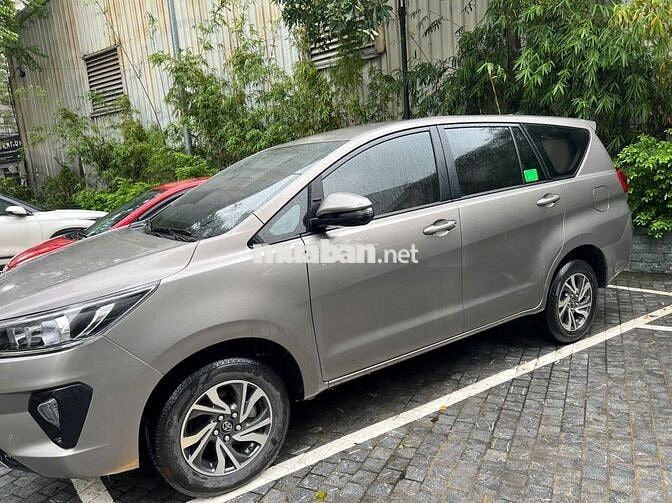 Toyota Innova 2022 E 2.0 MT - 50000 km