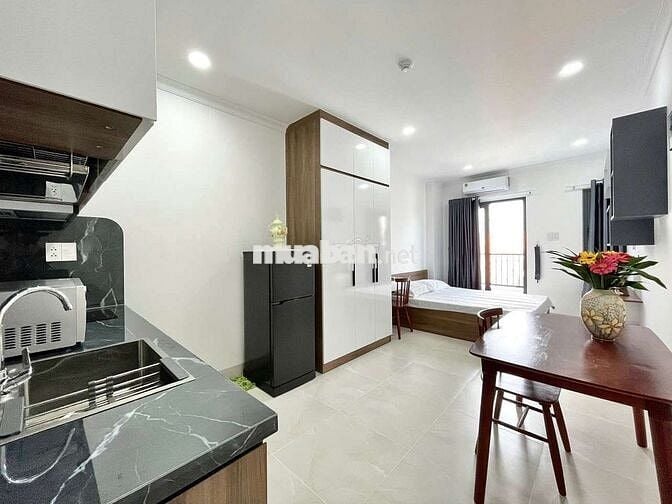 CĂN HỘ BAN CỒN LỚN MÁY GIẶT RIÊNG_GẦN HÀNG XANH_GIÁP Q1 PHÚ NHUẬN