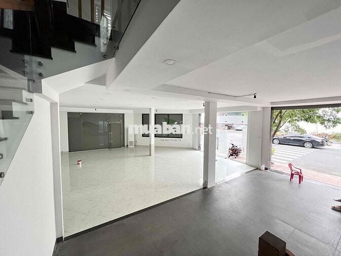 CHO THUÊ TOÀ NHÀ LÔ GỐC 600M2 HÀ QUANG 2 KINH DOANH TỰ DO