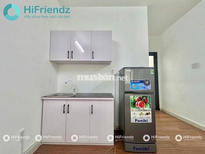 Cho thuê phòng cửa sổ trời lớn rộng gần 25m2 kế parc mall đầy đủ tiện