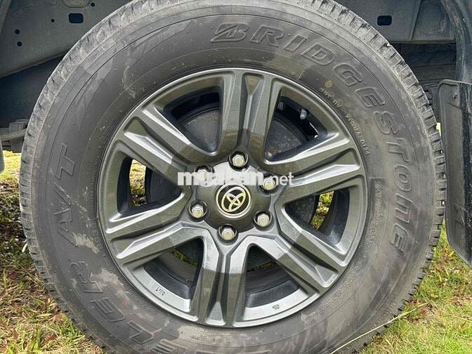 Toyota Hilux 2024 E 4x2 AT 3,4 vạn km!