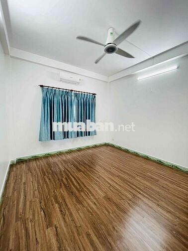 Nhà riêng biệt, khu dân trí cao, diên tích 150m2, xe hơi để trong nhà