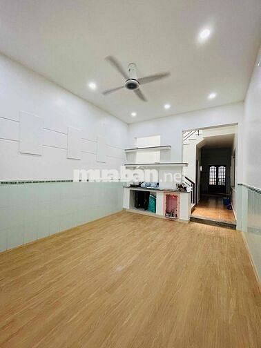 Nhà riêng biệt, khu dân trí cao, diên tích 150m2, xe hơi để trong nhà