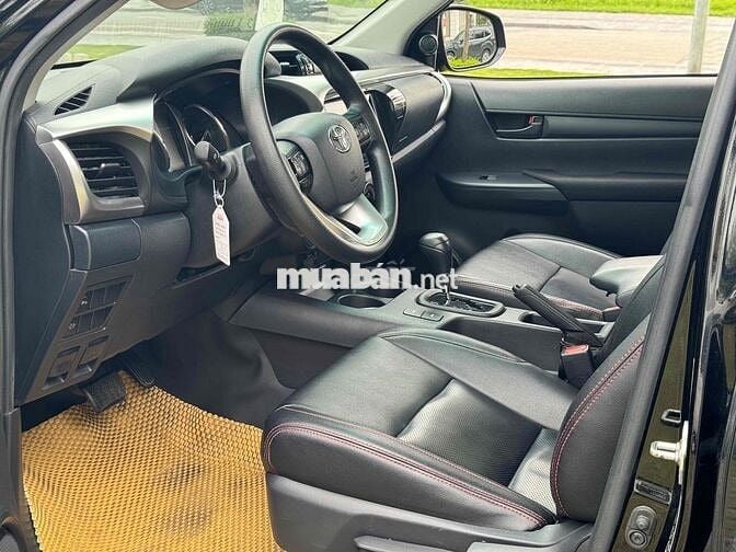 Toyota Hilux 2024 E 4x2 AT 3,4 vạn km!