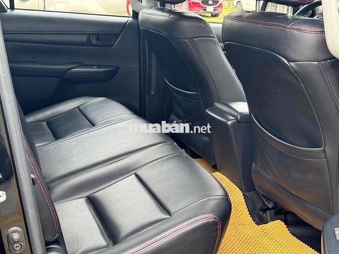 Toyota Hilux 2024 E 4x2 AT 3,4 vạn km!