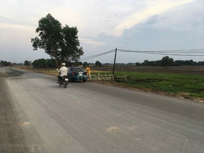 Chính chủ bán đất mặt tiền đường nhựa