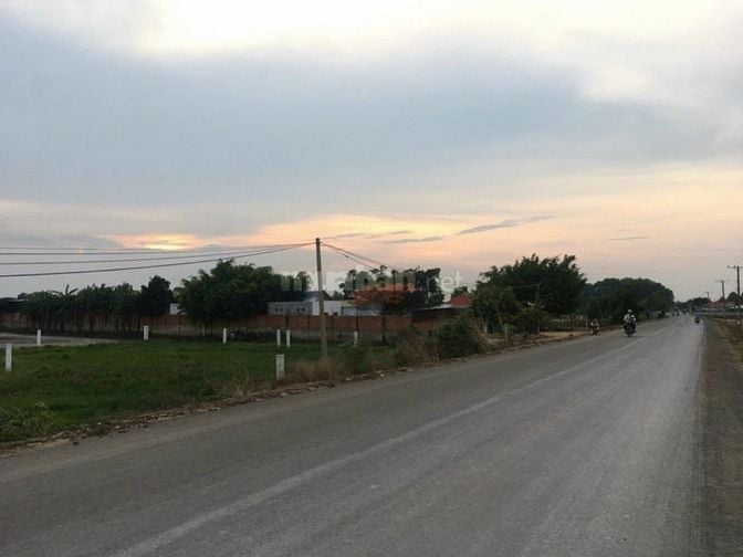 Chính chủ bán đất mặt tiền đường nhựa