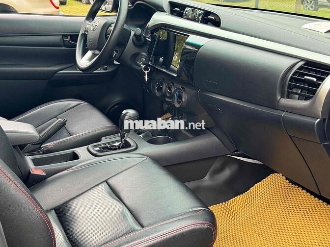 Toyota Hilux 2024 E 4x2 AT 3,4 vạn km!